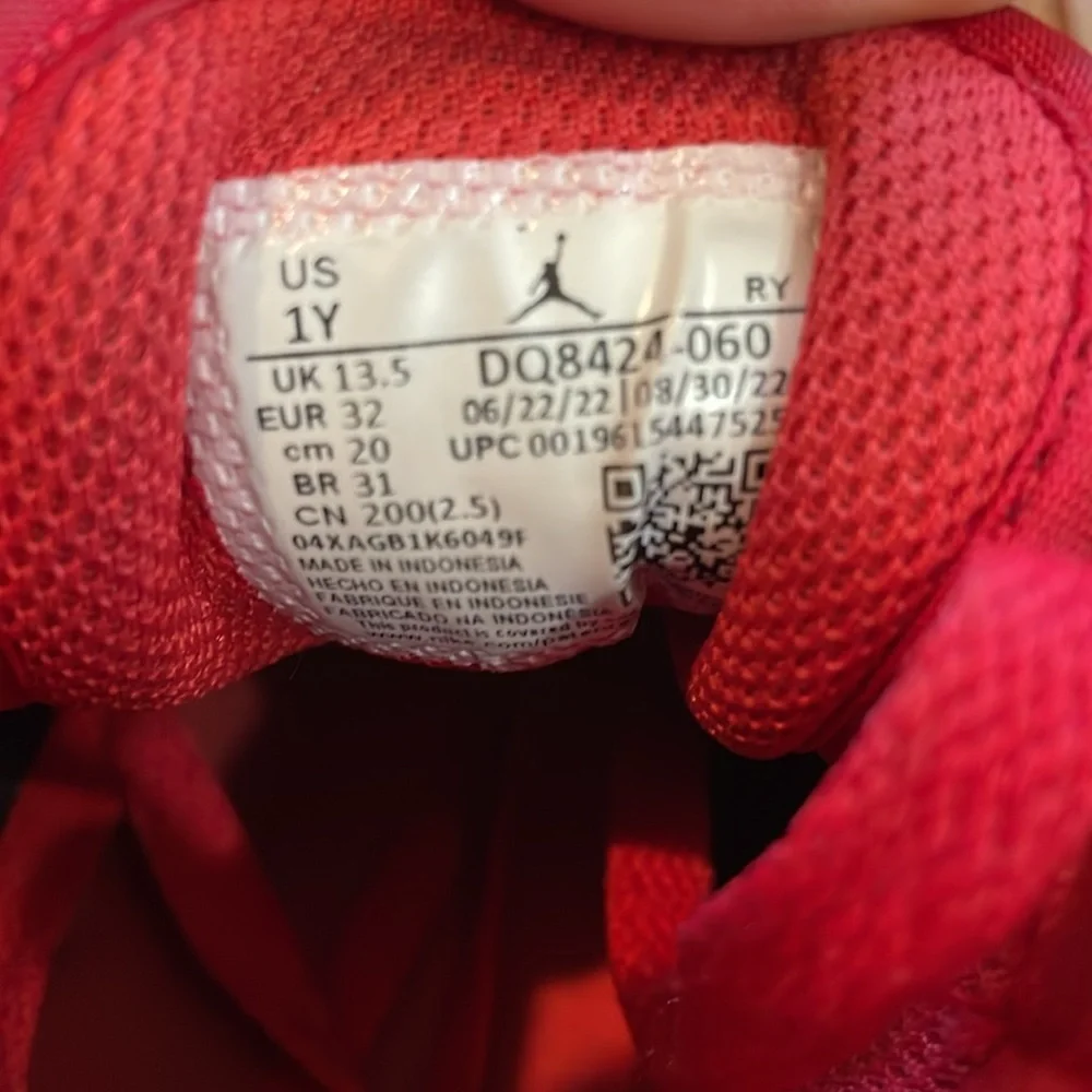 Jordan 1 Retro High Bred Sneakers/Shoes. Size 1Y. Like New Condition.